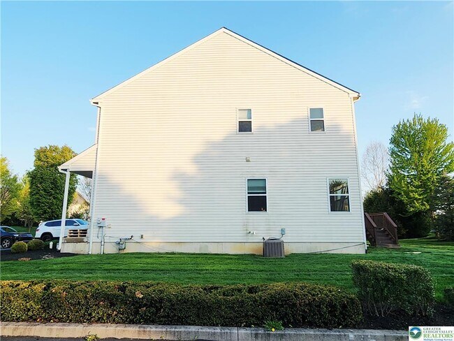 Building Photo - 937 King Way