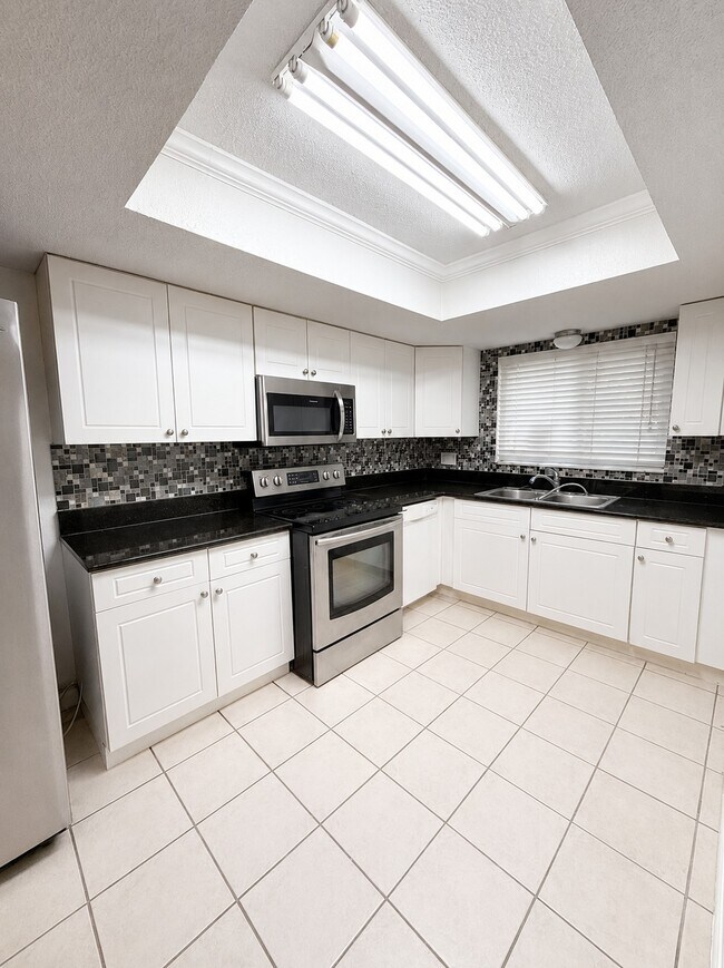 Building Photo - 3870 Mission Dr