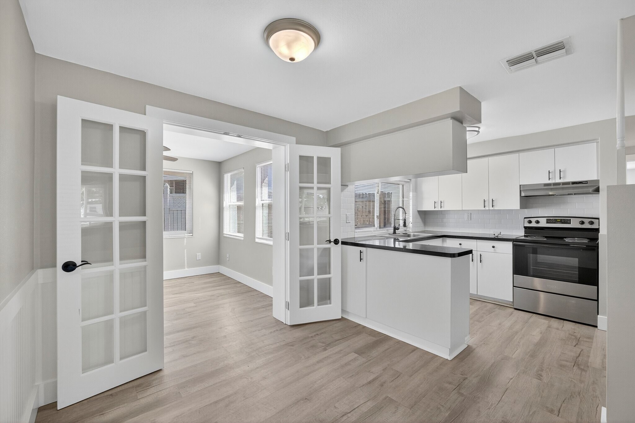 Building Photo - 3624 Oakhurst Dr