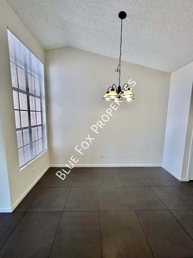 Building Photo - 6490 N Tierra De Las Catalinas