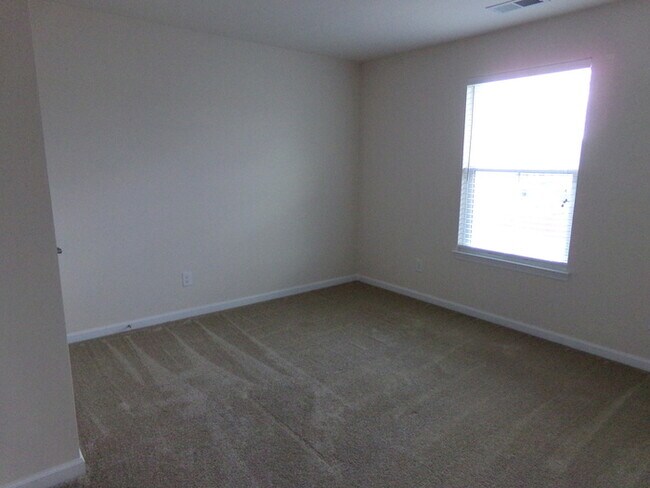 Building Photo - Coming Soon – Available November 1st! Spacious 4-Bedroom Home