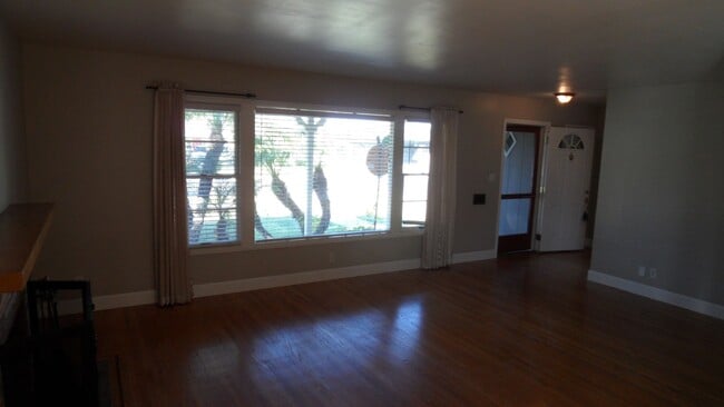 Building Photo - Old Towne Orange, Hardwood floors, Single Story House 3BR 2BA  2 car garage