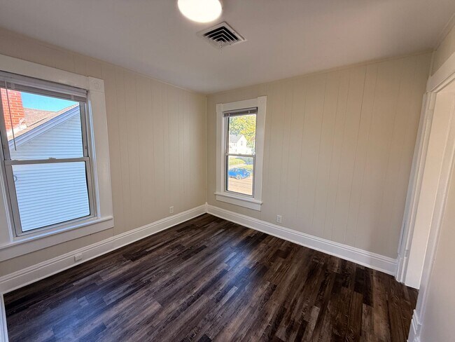 Building Photo - 750-752 E Wheeling St