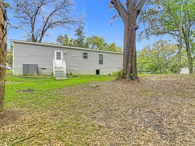 Building Photo - 7158 Sunnyside Dr