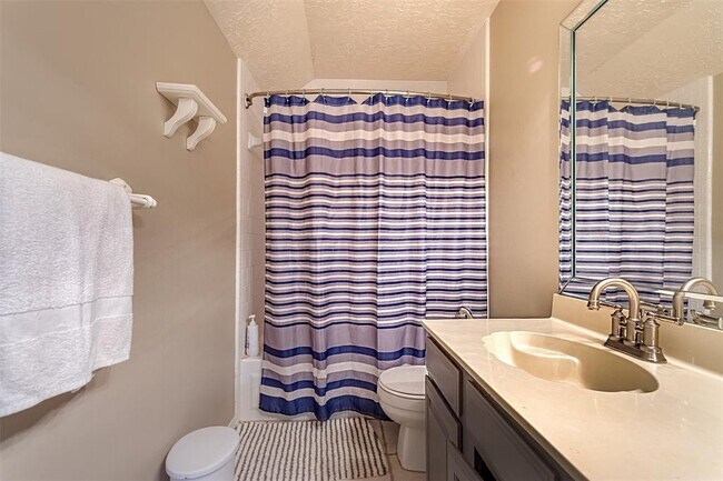 Building Photo - 20307 Hampshire Rocks Dr
