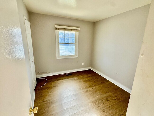 Building Photo - 77 Executive Ln