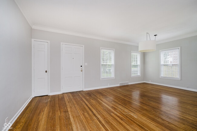Building Photo - 3346 E Fall Creek Pkwy N Dr