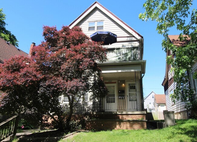 Primary Photo - 2927 N Newhall St