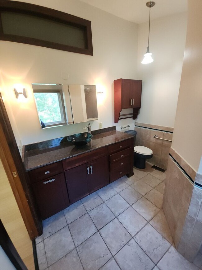 Building Photo - Spacious Home in Ladue Schools