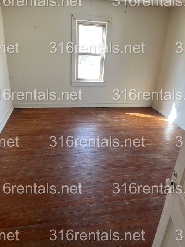 Building Photo - $775 - 2 bed 1 bath - Single Family Home