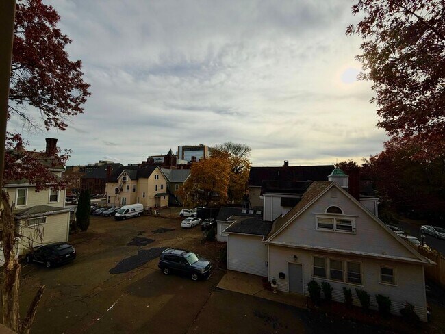 Building Photo - 37 Hotchkiss St