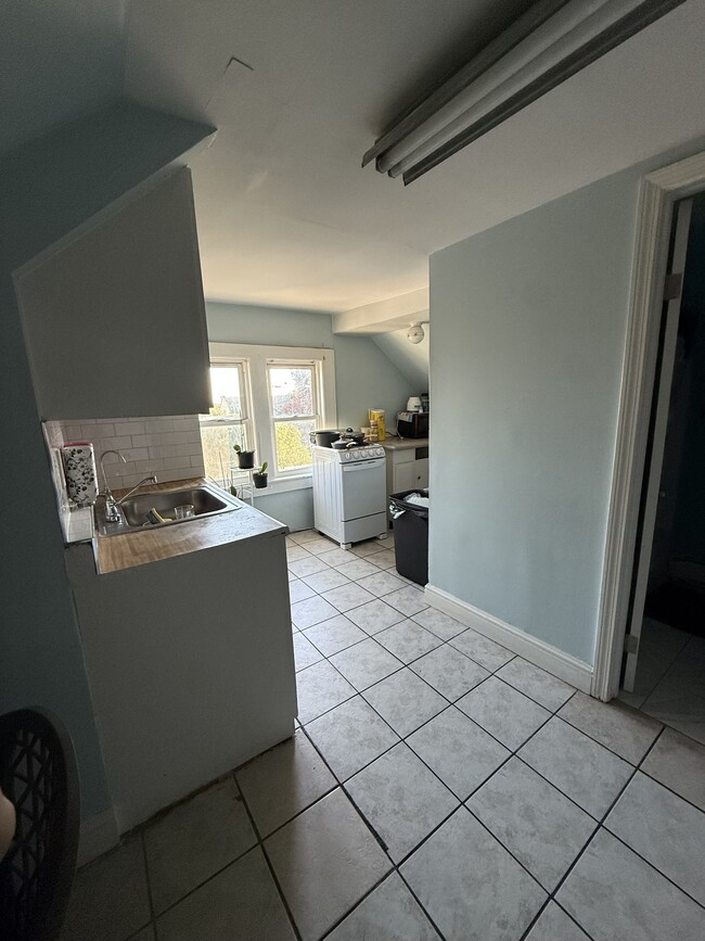 Building Photo - 87 Manhattan Ave