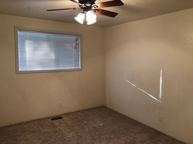 Building Photo - Cozy Condo on the Westside!