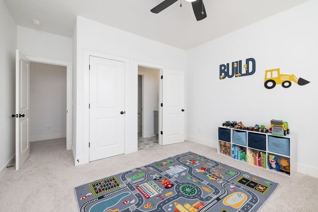 Building Photo - Now available in the highly desirable Lockwood Glen community in Franklin