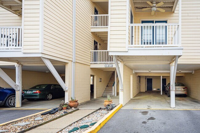 Building Photo - Harbor Landing rental with boat slip, great amenities, and a gated waterfront community lifestyle.