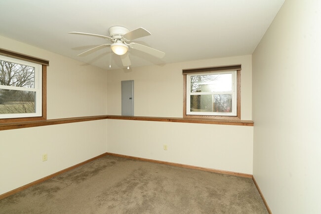 Building Photo - 1070 Center Dr