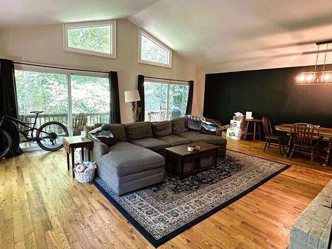 Building Photo - Spacious 3BR/2BA Home Near Downtown Boone ...