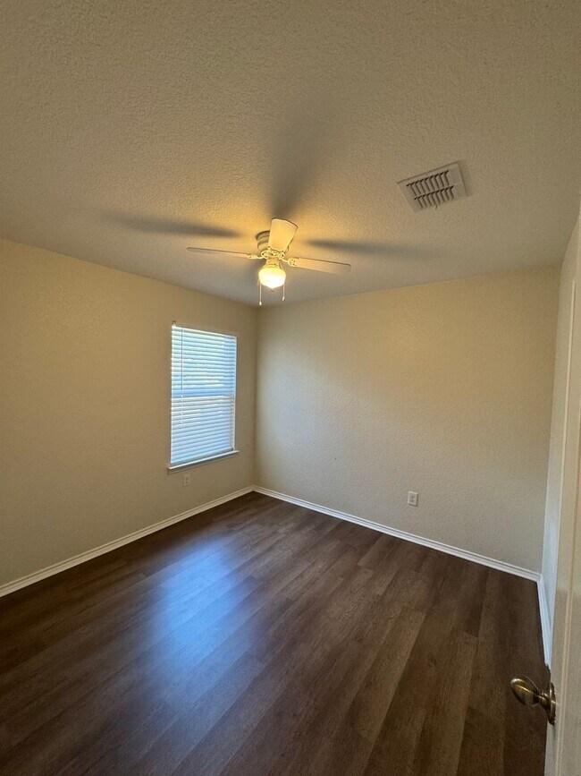 Building Photo - BEAUTIFUL SINGLE STORY HOME  |  CLOSE TO HWY 90 & 1604 | SHOPPING & RESTAURANTS