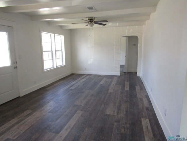 Building Photo - 1111 W Chisum Ave