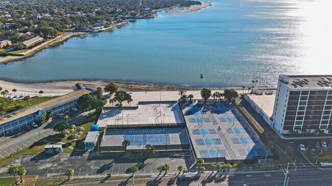 Building Photo - 7100 Sunshine Skyway Ln S