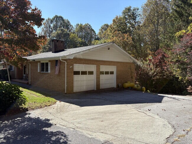 Building Photo - Great Family Home for Rent in Henderson County!