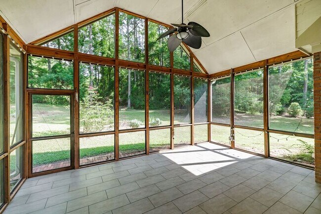 Building Photo - 320 Iron Wood Way