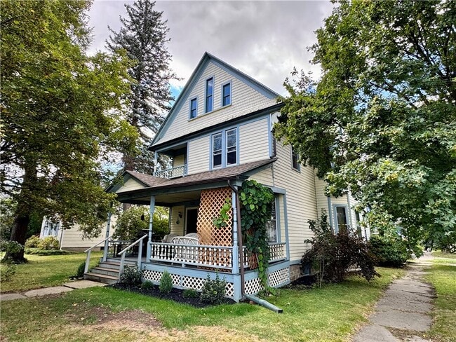 Primary Photo - 352 E 2nd St