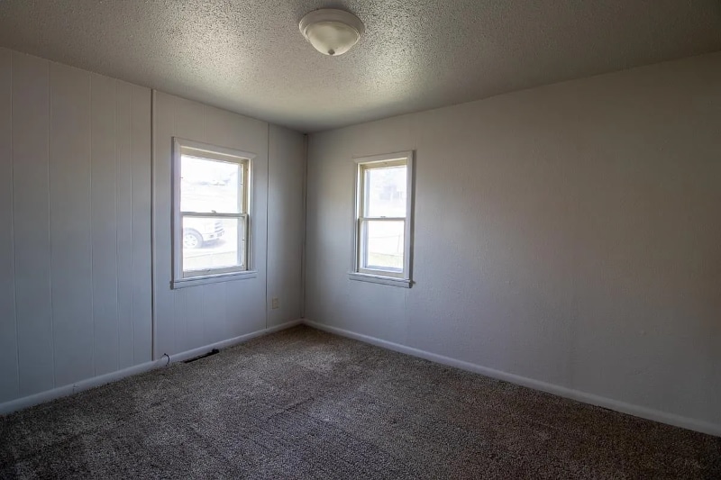 Building Photo - 1027 N Maple St