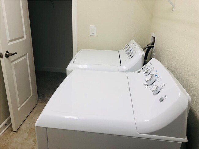 Building Photo - 4632 Fairy Tale Cir