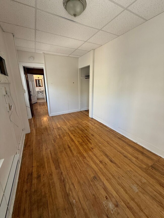Building Photo - 1 Bedroom 1 Bathroom Apartment