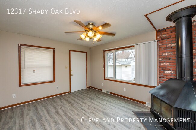 Building Photo - Updated Garfield Hts Bungalow