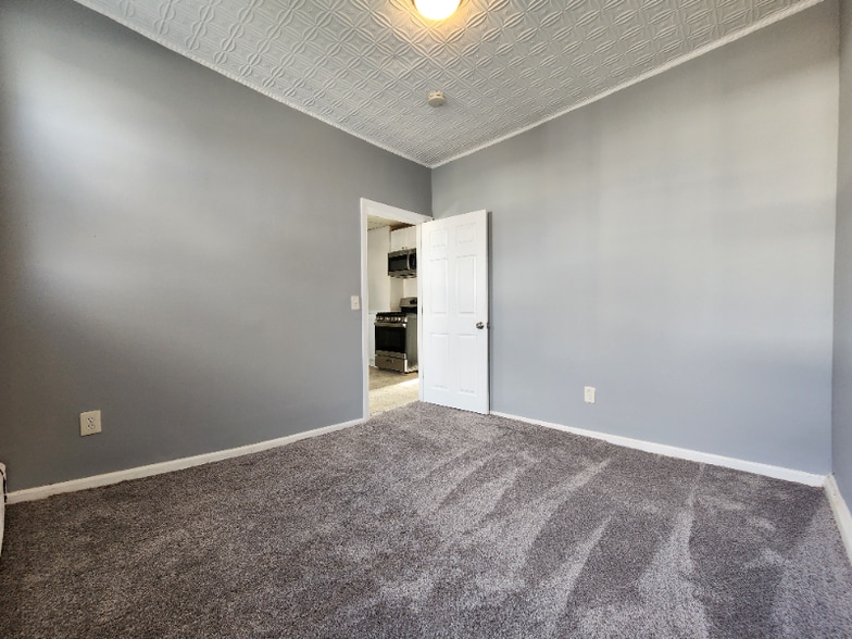 Building Photo - 32 Charles St