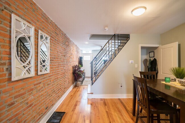 Building Photo - Charming Two Bedroom in Fishtown