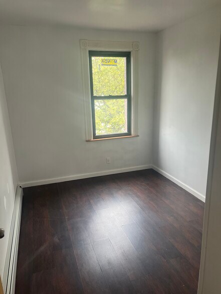 Building Photo - 364 52nd St