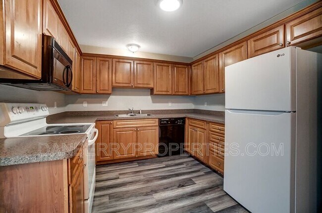 Building Photo - 1127 N Byrne Rd