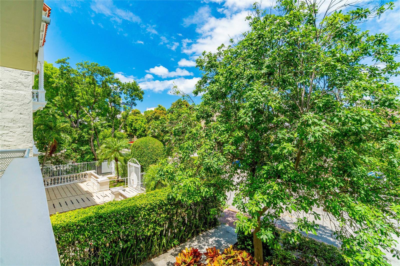 Building Photo - 1532 Drexel Ave