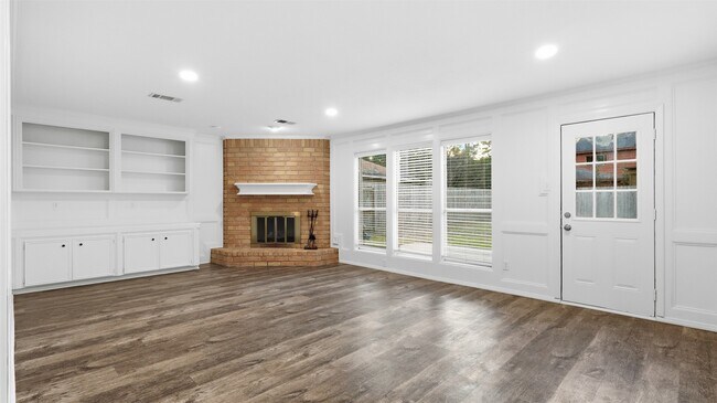 Building Photo - 2715 Wild Ridge Dr