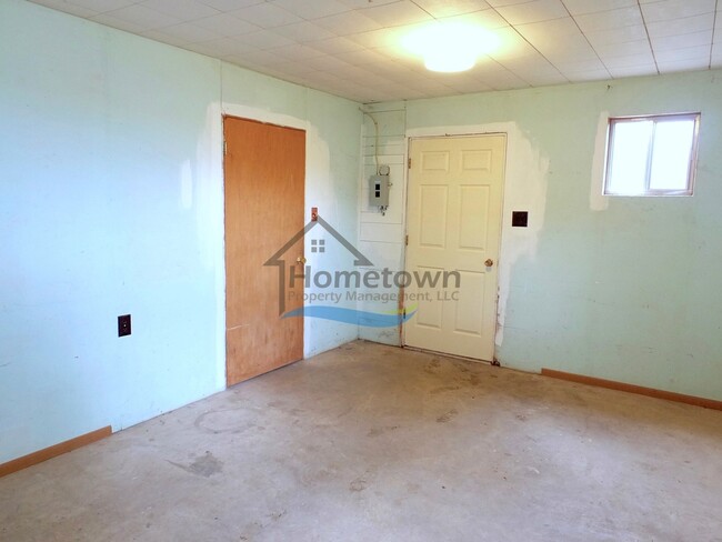 Building Photo - Cozy 2 Bed 1 Bath Home w/Garage & Indoor S...