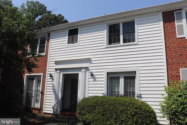 Primary Photo - 2615 S Walter Reed Dr
