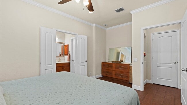 Building Photo - Beautifully Updated Smart Home Near Downtown San Antonio
