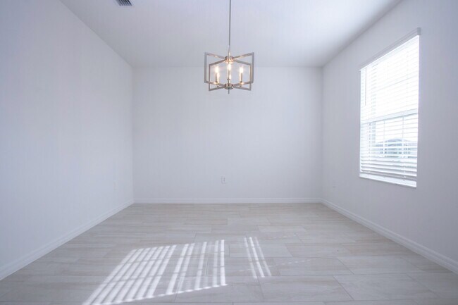 Building Photo - Lakeside Luxury in Parrish - 5 Bedroom BRA...