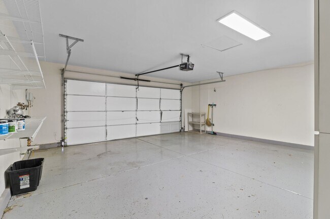 Building Photo - SE!! Pebble and Pollock!! Crystal Springs!...