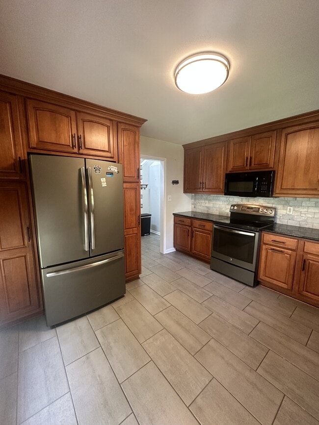 Building Photo - 4640 Newington Rd