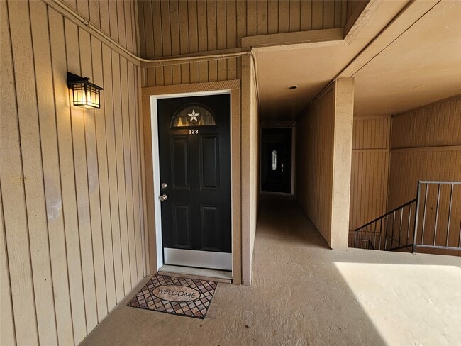 Building Photo - 15575 Marina Dr