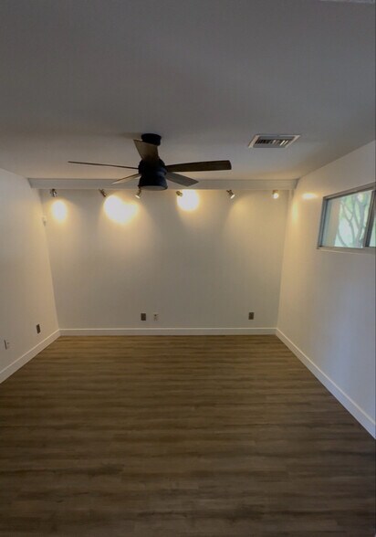 Building Photo - 1909 E La Jolla Dr