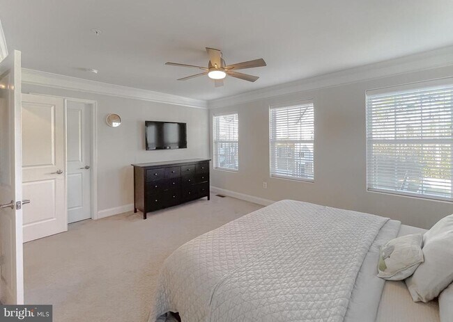 Building Photo - 23856 Myrtle Glen Way