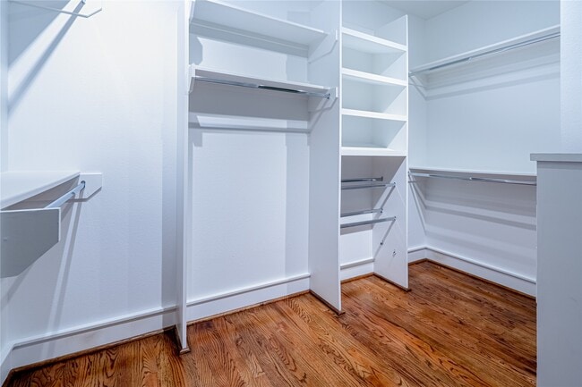 Building Photo - 5321 Lillian St