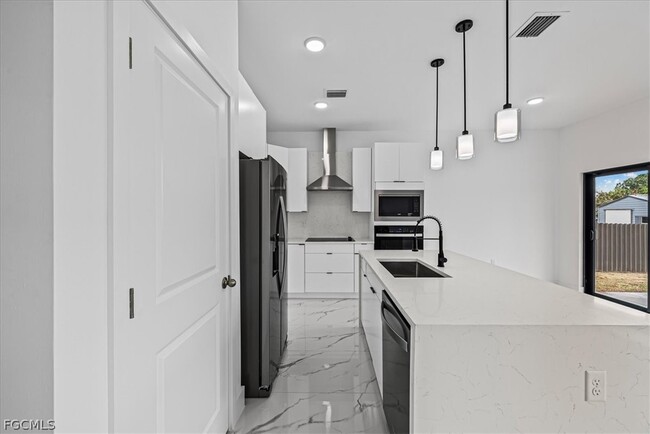 Building Photo - 3813 25th St SW