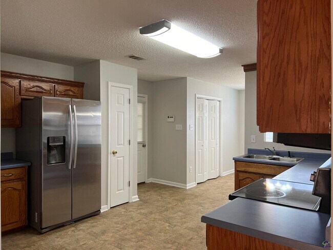 Building Photo - 103 Jessica Ct