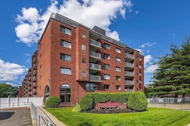 Building Photo - 8 9th St